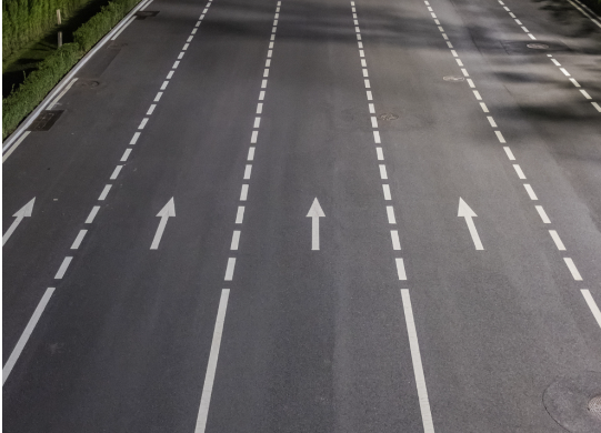 出行提示_緊閉車門防風(fēng)沙_大風(fēng)天氣安全駕車