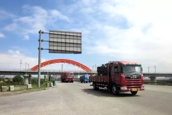 限行_國(guó)Ⅲ排放標(biāo)準(zhǔn)柴油載貨汽車限行_北京貨車限行措施