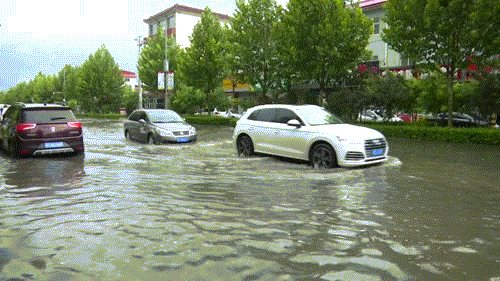 雨天開車注意事項(xiàng)_出行提示_雨天安全出行