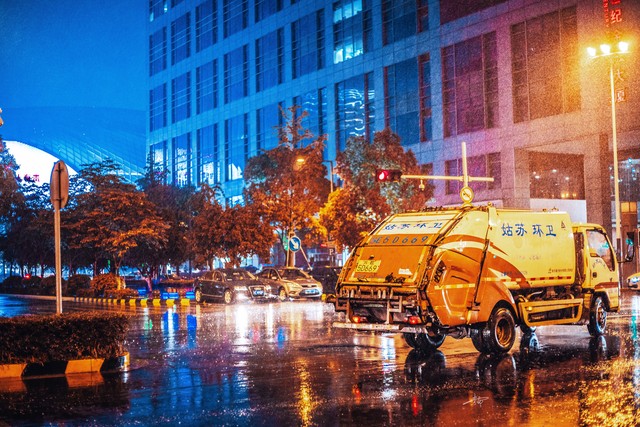 強(qiáng)降雨天氣安全出行_出行提示_暴雨預(yù)警信號