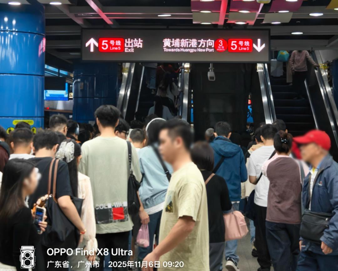 限行_地鐵擠爆馬路暢通現(xiàn)象_廣州限行第一天體驗(yàn)