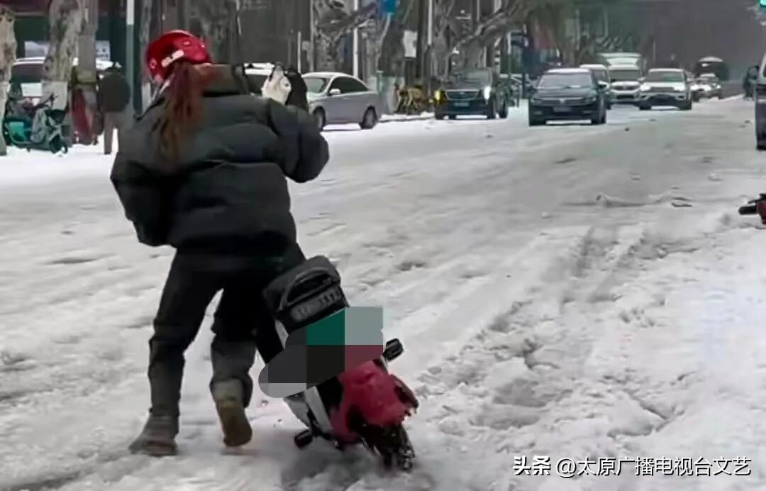 駕駛雪天車輛注意事項_出行提示_駕車出行前的準(zhǔn)備