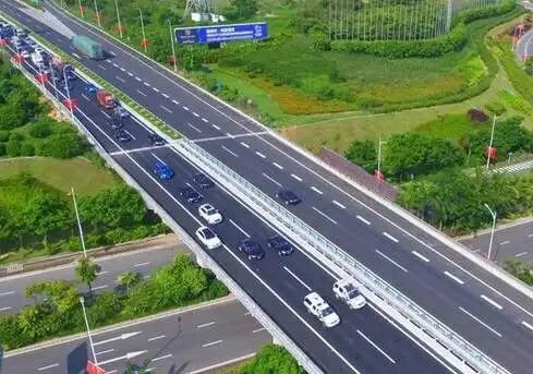 低能見(jiàn)度行車技巧_霧天行車安全常識(shí)_出行提示