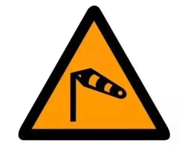 冬季貨車出行安全準(zhǔn)備_出行提示_冬季重型貨車駕駛安全注意事項(xiàng)