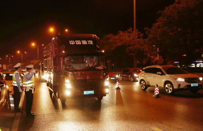 禁行_天津貨車限行交通違法 夜間集中治理行動(dòng) 涉牌涉酒駕駛查處