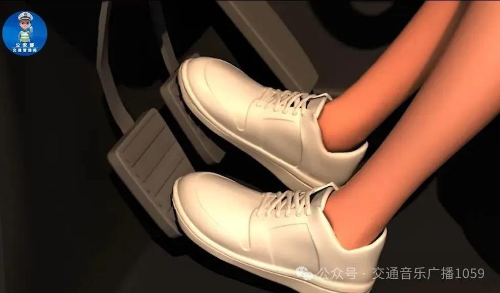 出行提示_冬季雨雪道路交通安全注意事項_雪天安全行車技巧