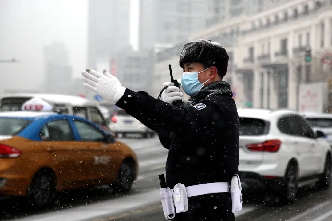 哈爾濱雪天交通安全措施_哈爾濱冬季清冰雪工作方案_出行提示