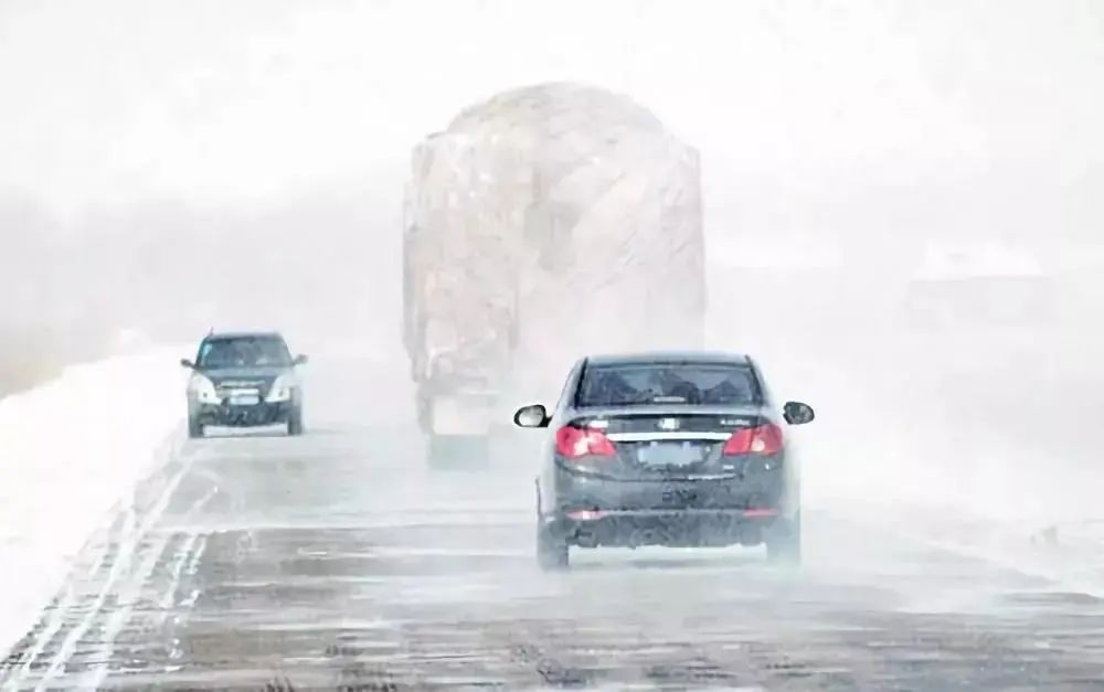 出行提示_降雪天氣開車注意事項(xiàng)_雪地胎使用方法