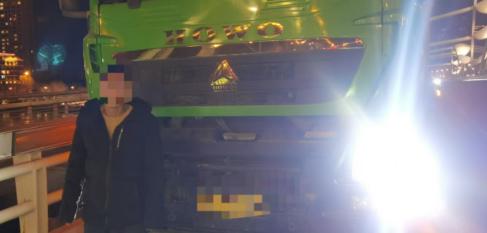 天津交警查處闖禁行貨車_冬季行動大貨車闖禁行_禁行