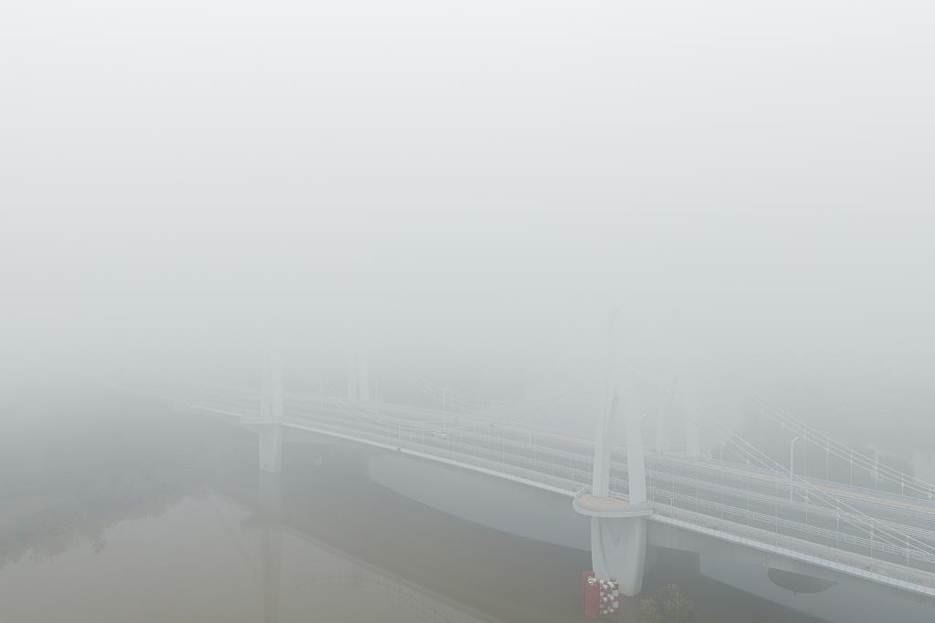 元旦返程雨雪天氣安全駕駛_出行提示_凍雨天氣行車注意事項