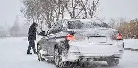 雪天出行安全注意事項(xiàng)_出行提示_雪天步行防滑防摔防砸技巧